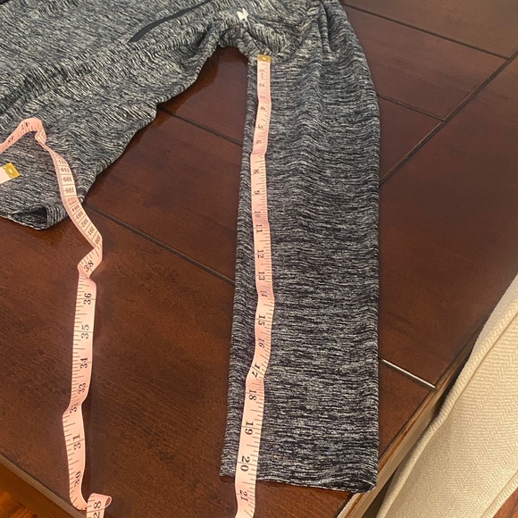 Under Armour Women's Gray Quarter-Zip Lightweight Pullover Size SM/P/CH - Picture 5 of 7